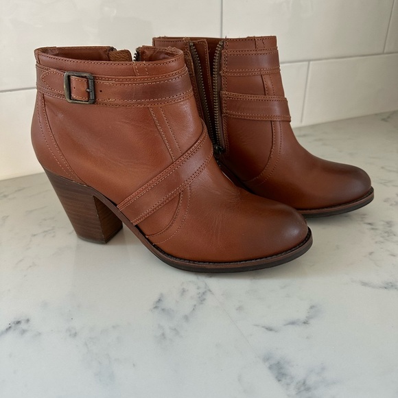 Ariat Shoes - Ariat Two24 Ready to Go leather bootie.
